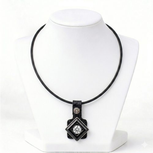 MIAMI fekete bőr nyaklánc kristállyal