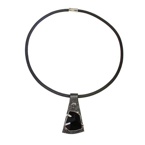 Wabi kristály nyaklánc –fekete színű bőr, ezüst színű foglalat