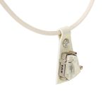 Wabi kristály nyaklánc –Gyöngyház színű bőr, ezüst színű foglalat