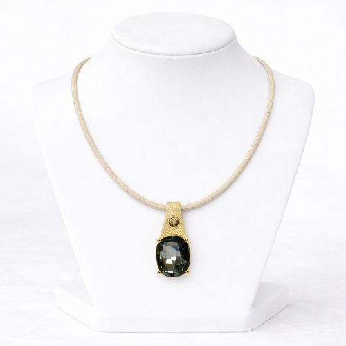 Queen kristály nyaklánc arany színű bőrrel