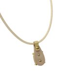 Queen kristály nyaklánc arany színű bőrrel